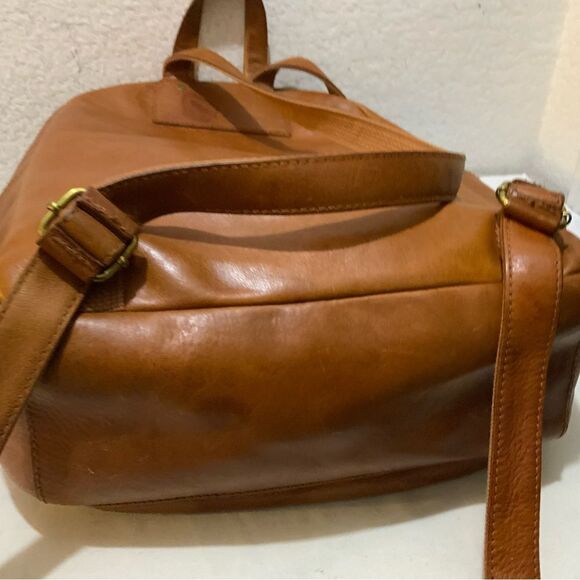 Madewell Large Lorimer Leather Backpack in English Saddle main image 9